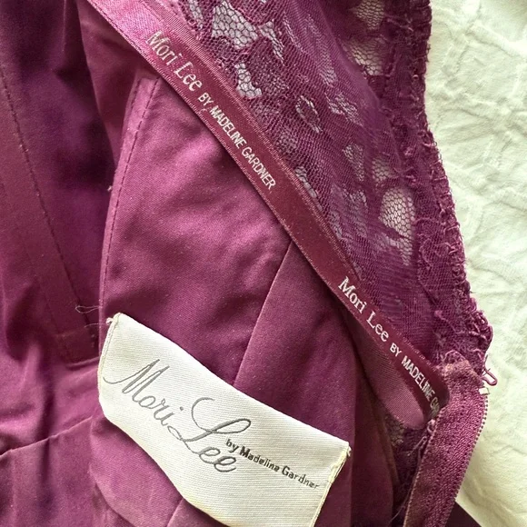 Elegant Purple Lace Evening Gown - Picture 7 of 9